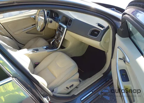 2016 Volvo V60 T5 Drive-E Premier from USA, damaged, VIN YV140MEK4G1302831